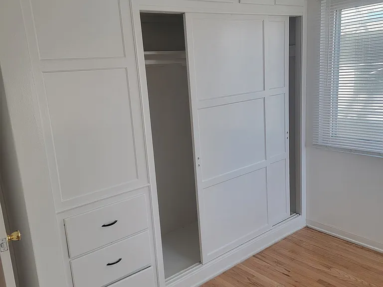 1613 Hillhurst Ave #1 — Photo 3