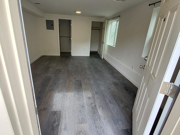 3rd image of 204 Saint Catherine Dr