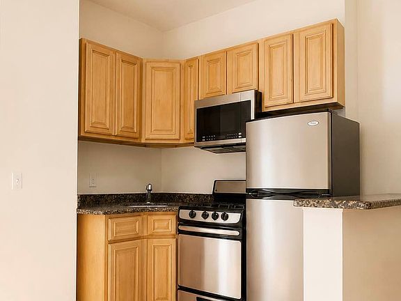 5th image of 225 E 10th St APT 2G