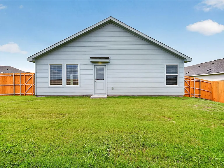 3703 Longleaf Dr — Photo 15