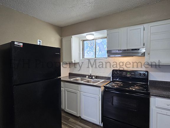 5th image of 1916-1924 S Broadway St #45