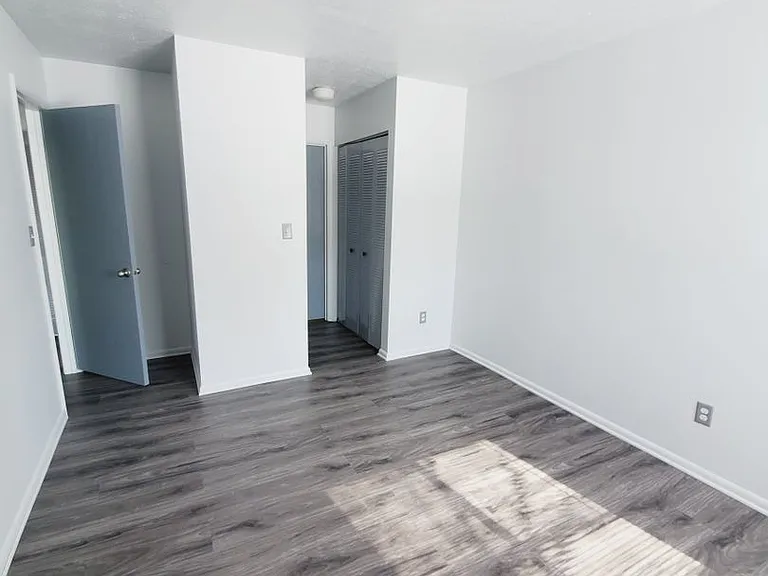 Sugarbush Apartments — Photo 153