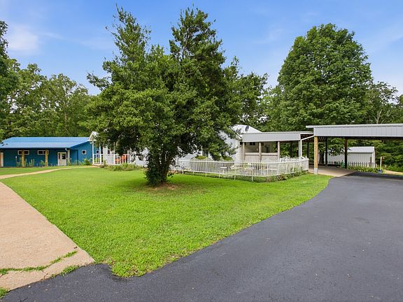 4th image of 428 Peters Rd