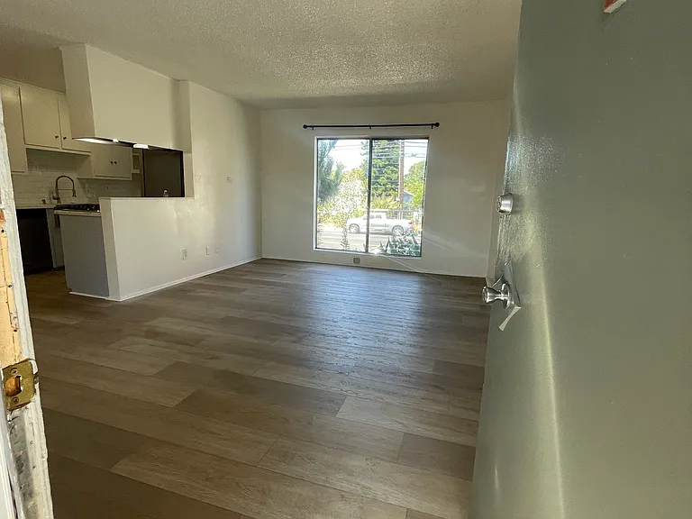 6310 Whitsett Ave #1 — Photo 4