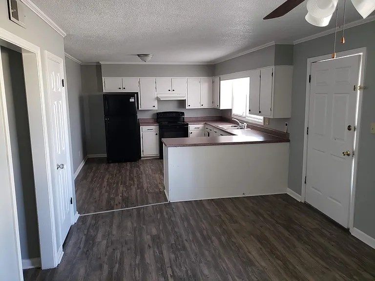 301 W Main St — Photo 5