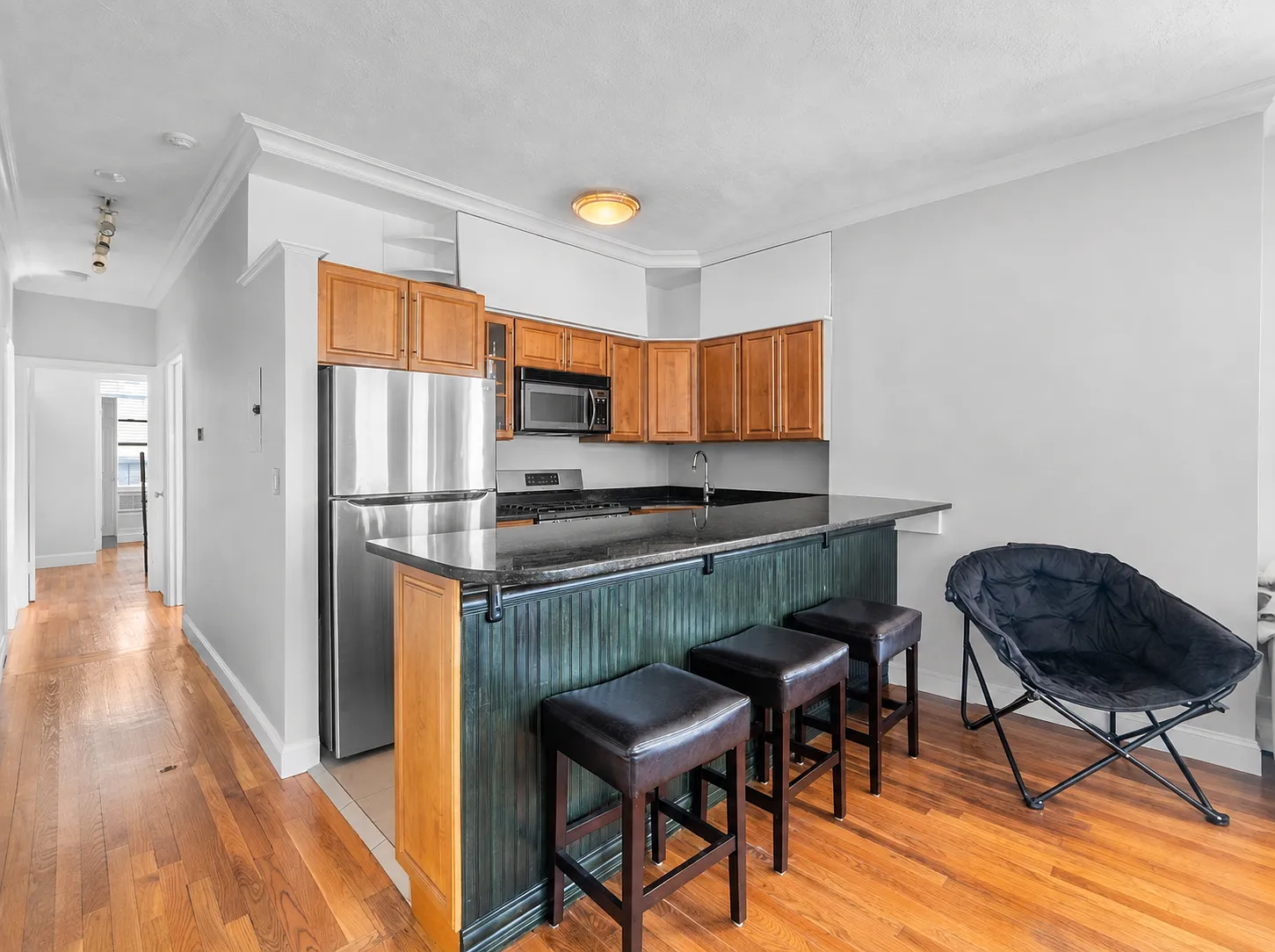 2 bed, 752 sqft, $3,900 — Photo 3