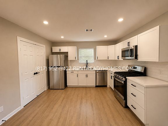 3rd image of 10433 N Oswego St