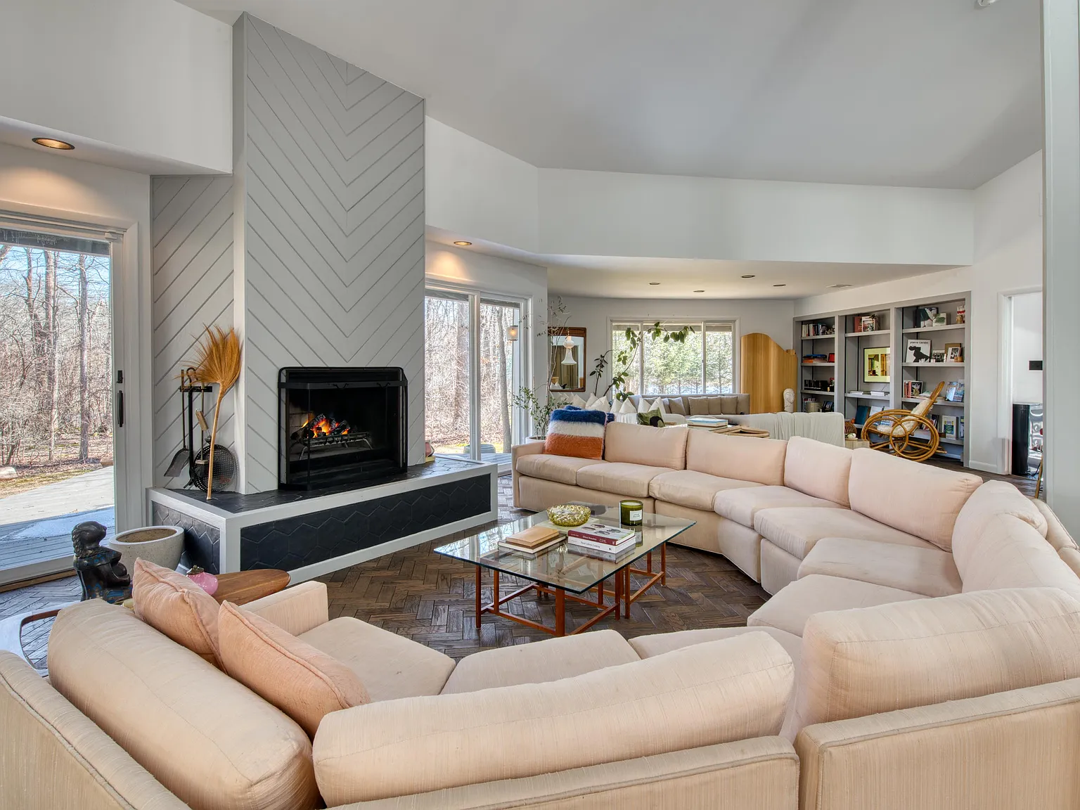 27 Brander Parkway: An Architectural Sanctuary in Silver Beach — Photo 4