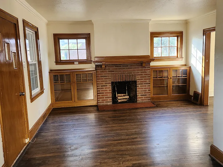 1009 N Chevrolet Ave — Photo 1