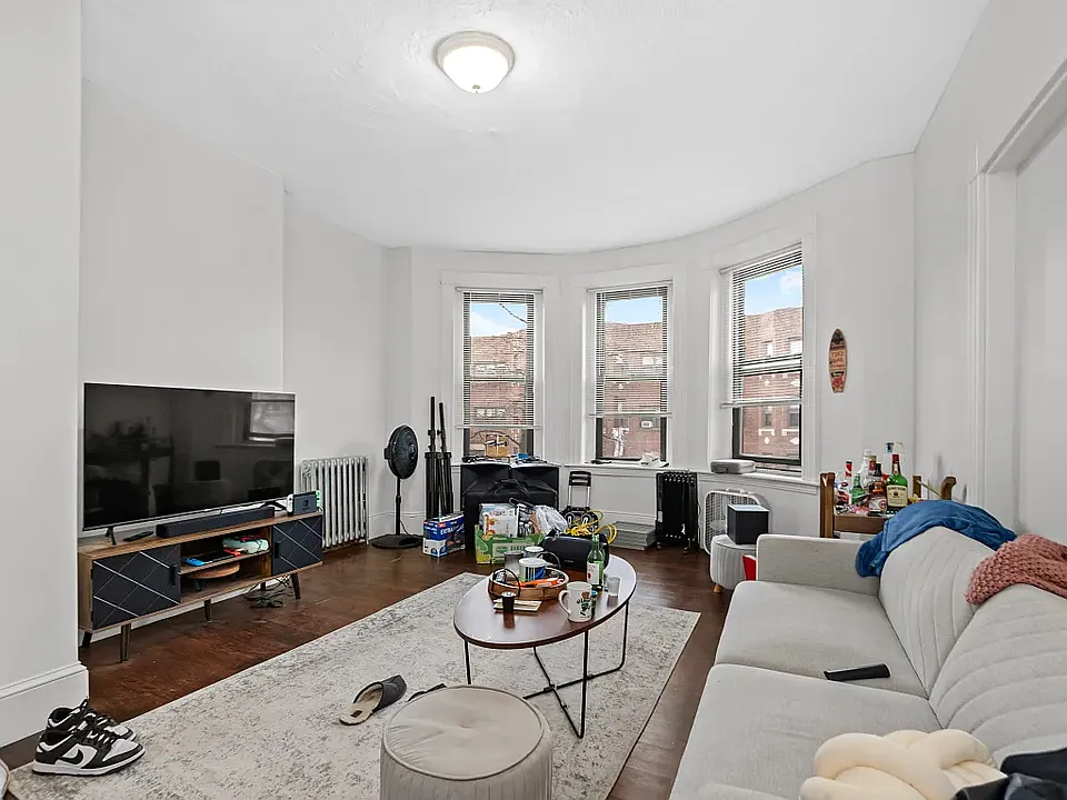 868 Huntington Ave #3