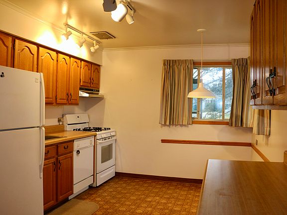 4th image of 423 Lincoln Ave