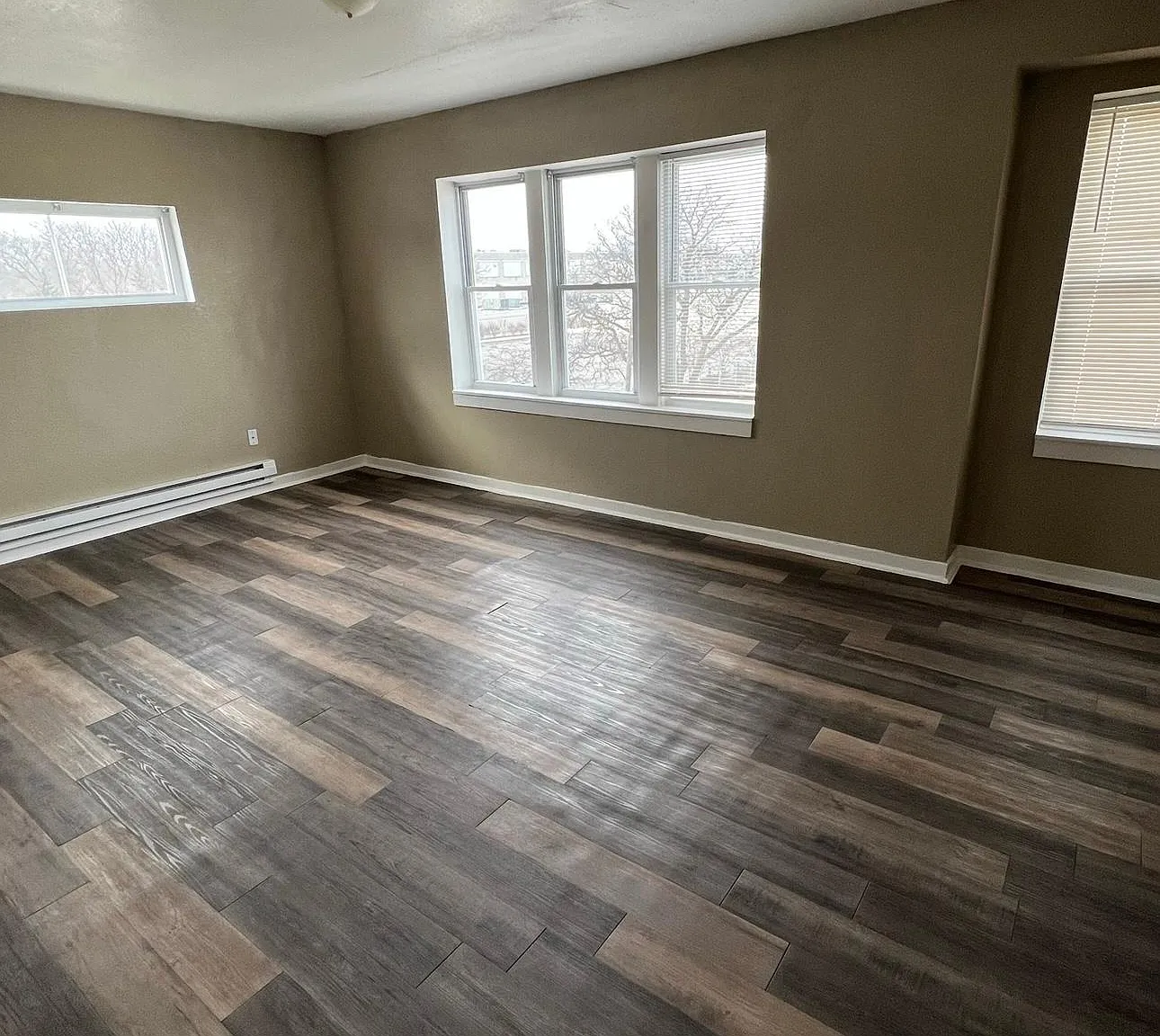 135 E Keefe Ave — Photo 4