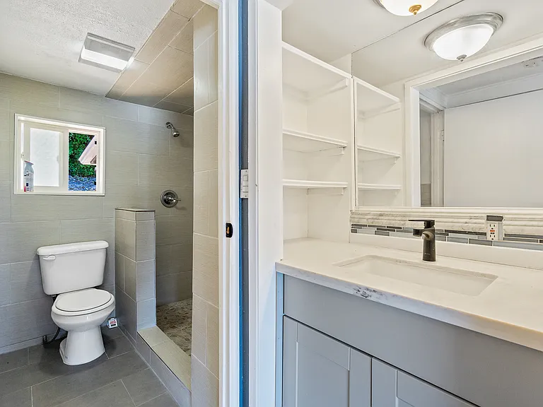 1310 Alki Ave SW — Photo 12
