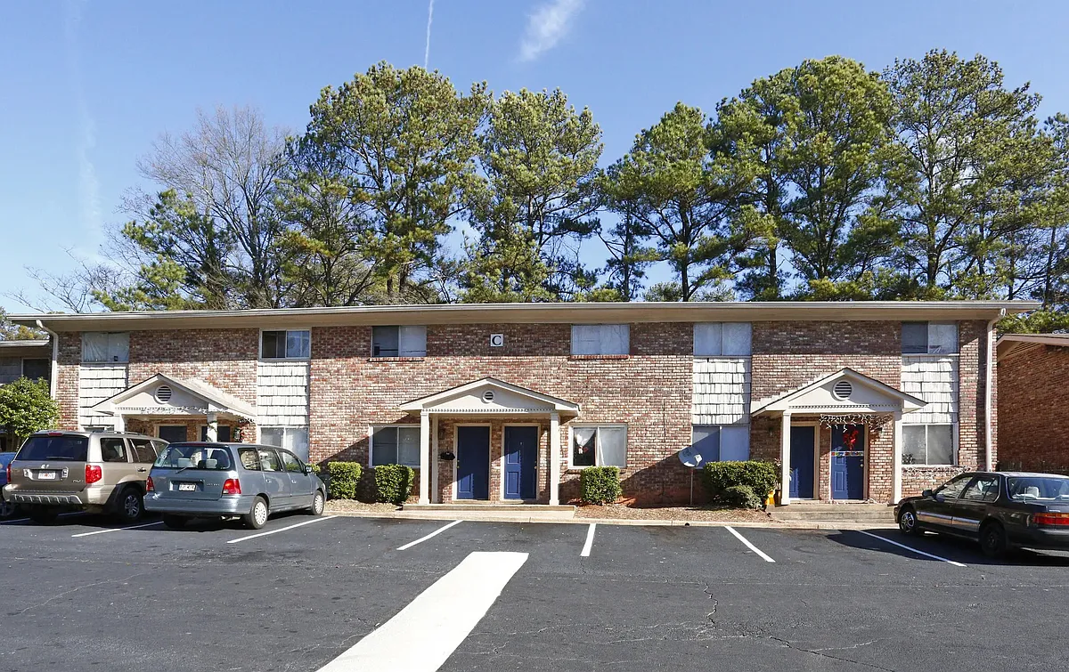 Southern Trace Apartments - London Trace Townhomes