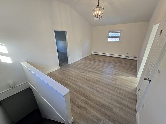 4th image of 208 Howard Ave #3A