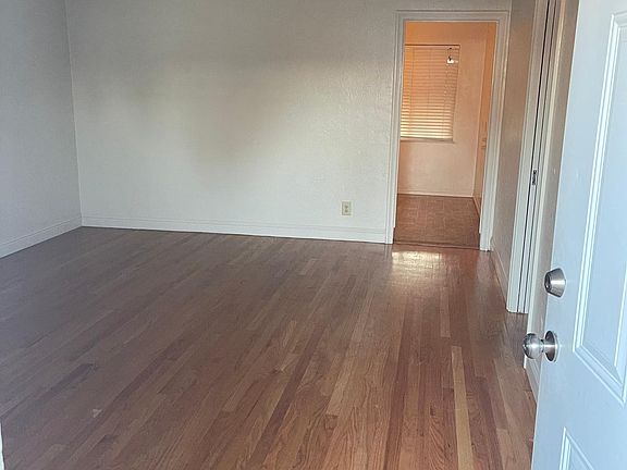 2nd image of 1906 W Sonoma Ave