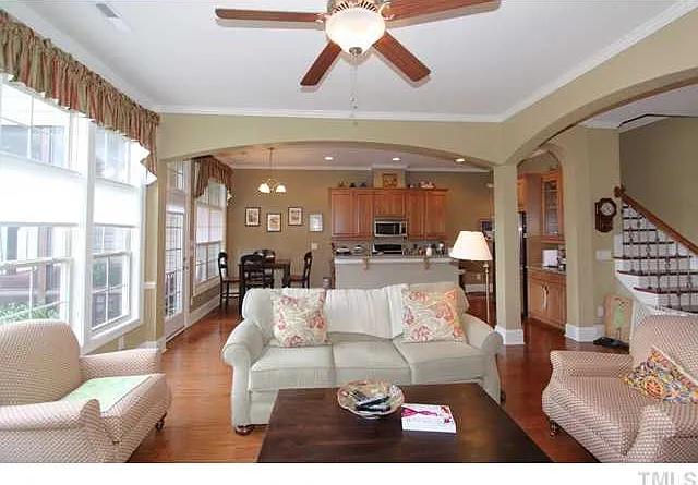 3 bed, 2.5 bath, 2012 sqft, $2,800 — Photo 3