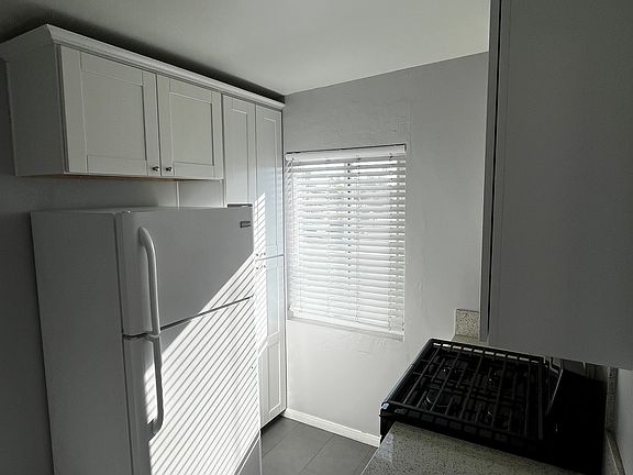 5th image of 3567 College Ave