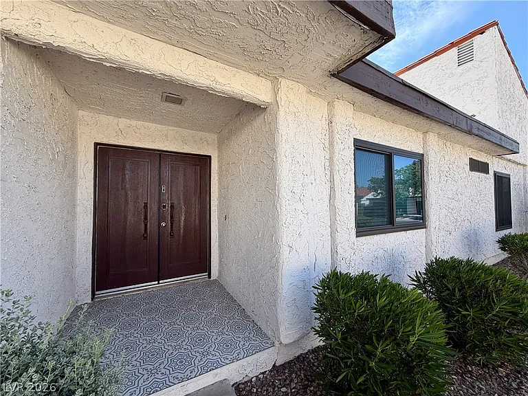 3130 Espanol Dr — Photo 2