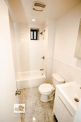 Rented by Jonis Realty | media 30