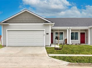 877 Sawgrass Dr, Norwalk, IA 50211
