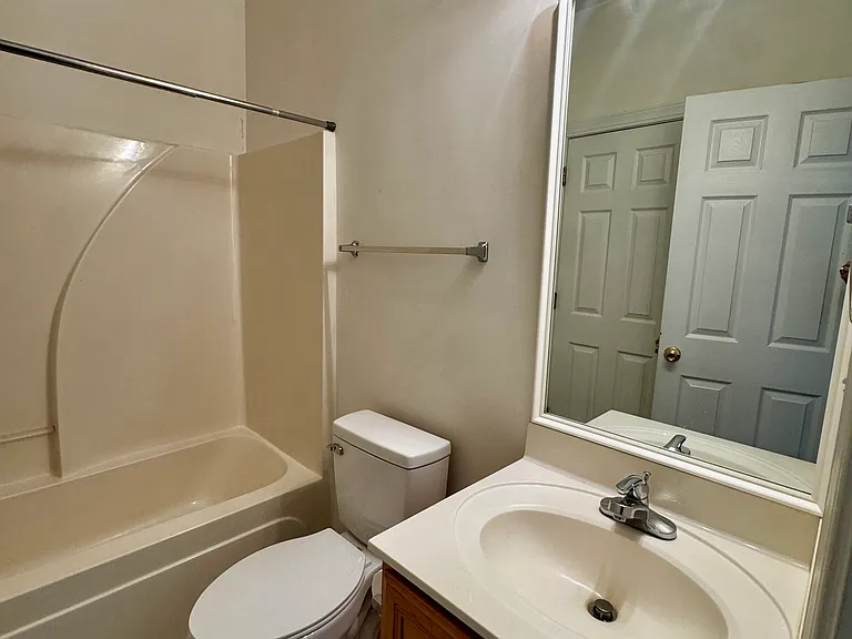 2037 Silvercrest Dr #B — Photo 16