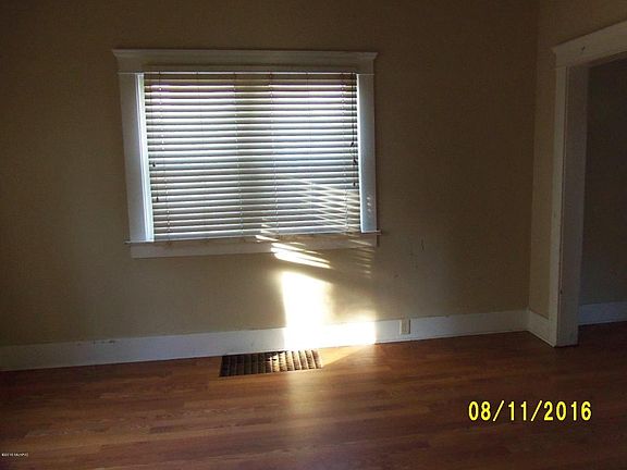 4th image of 349 Wood St N