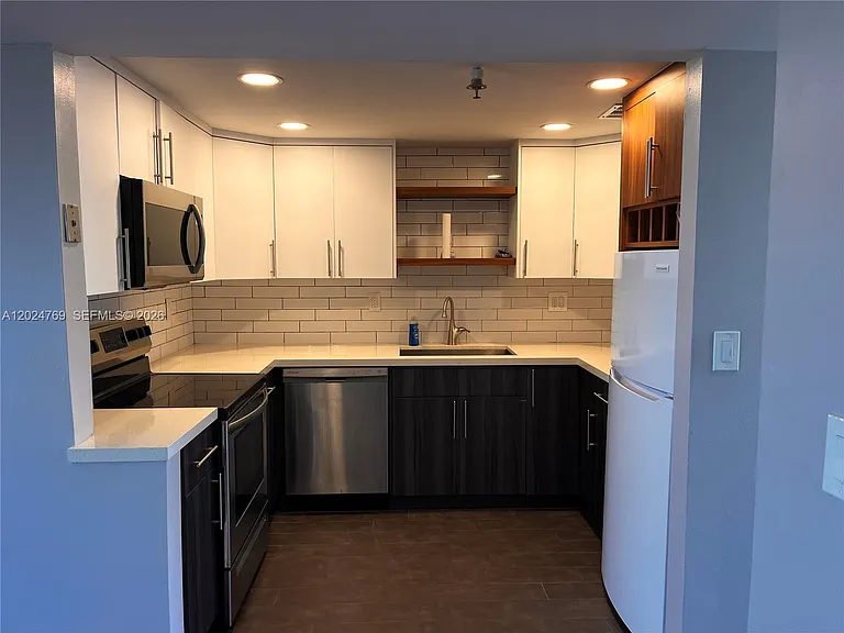 3100 W Rolling Hills Cir #403 — Photo 12
