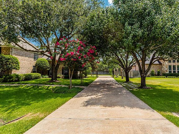 2nd image of 5534 Weston Dr