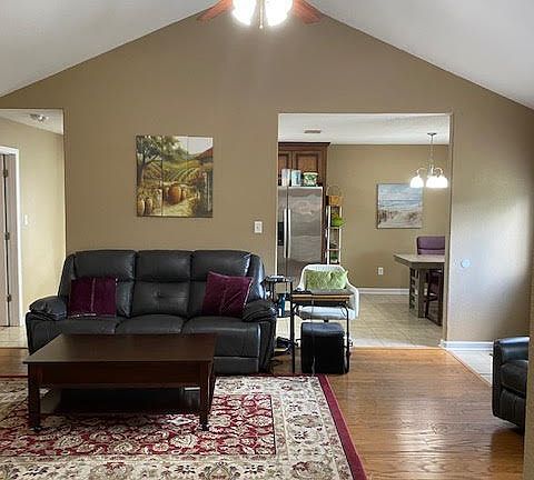 4th image of 5114 Branch Ln