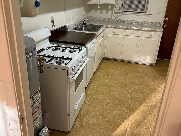 4128 White Oak Dr #4128 — Photo 3
