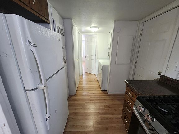 5th image of 819 Greenbriar Dr