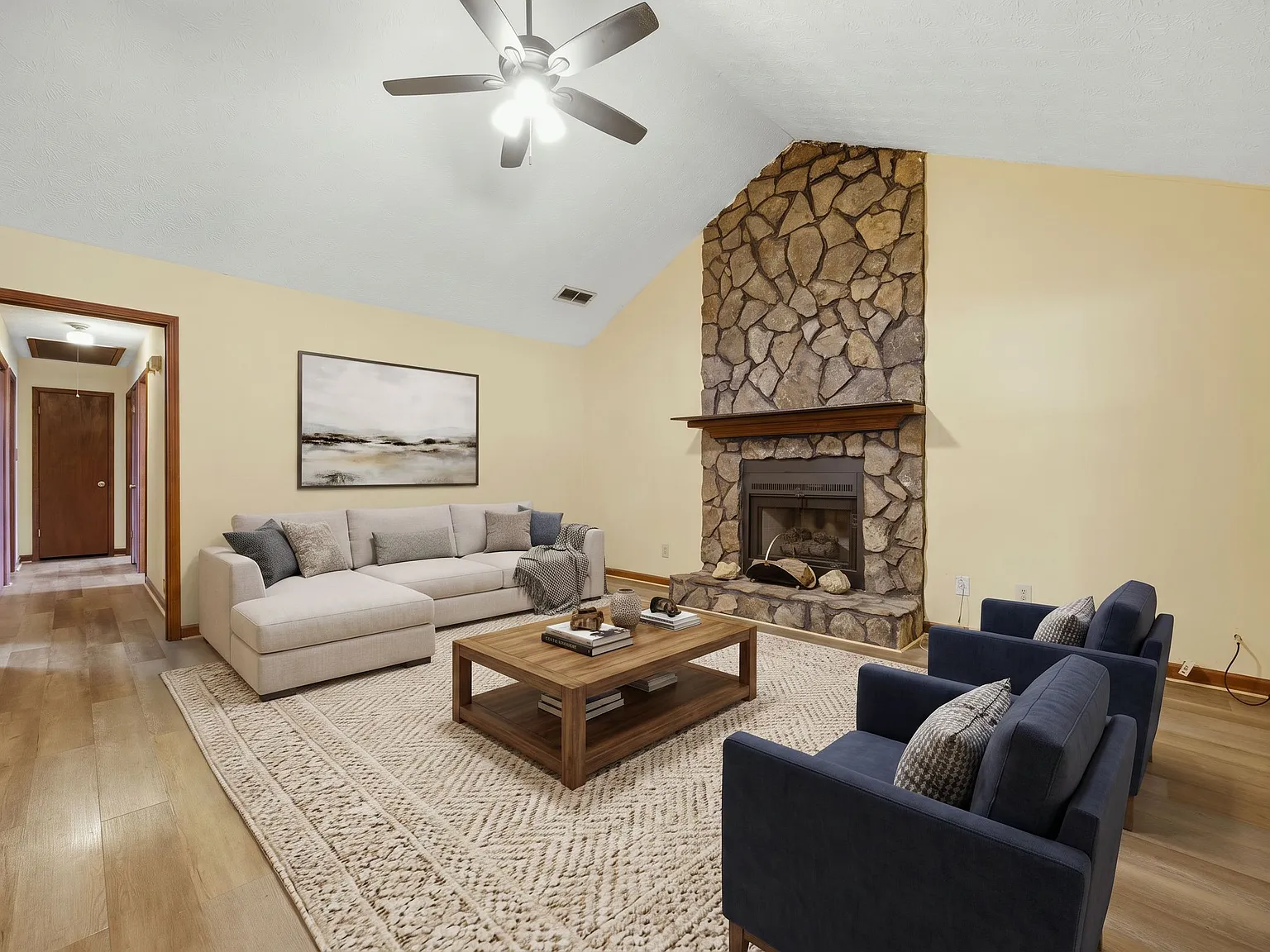 3 bed, 1342 sqft, $1,825 — Photo 3