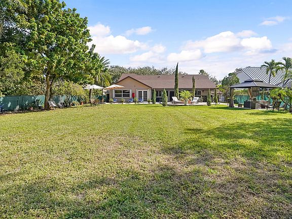 4th image of 5137 NW 49th Avenue