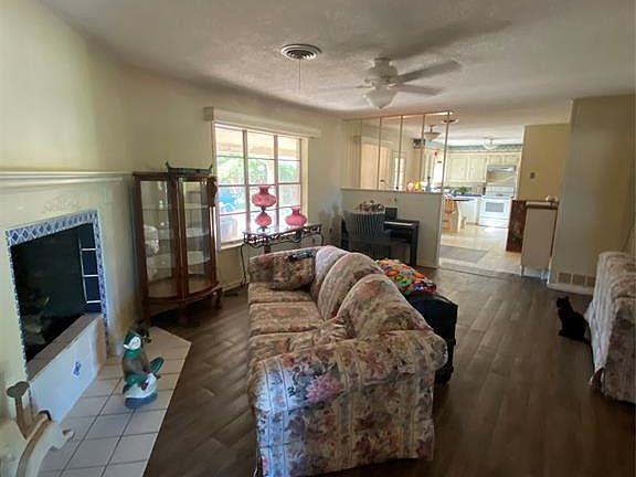 3rd image of 1738 Rosewood Dr