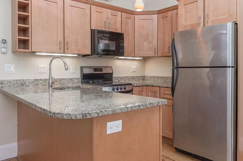 2 bed, 650 sqft, $3,600 — Photo 3