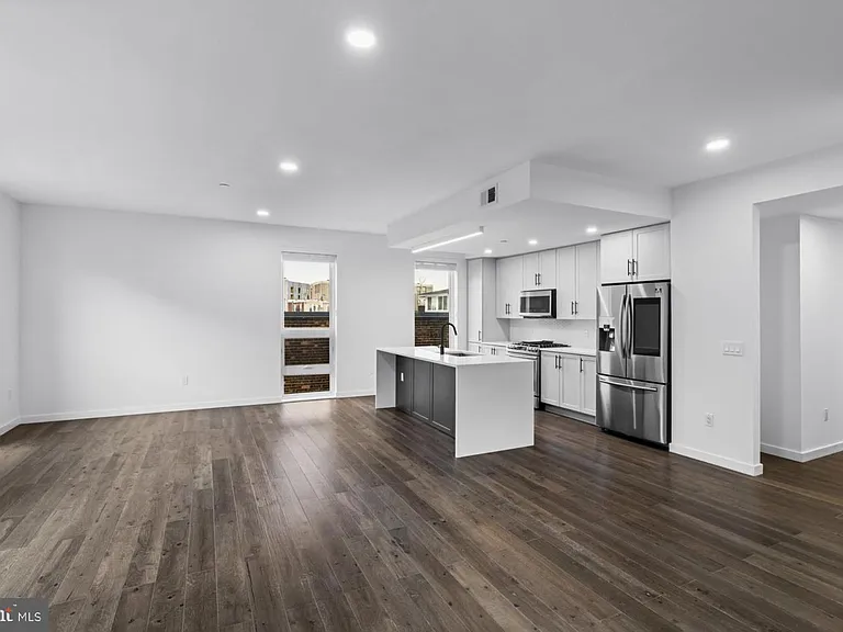 1501 N 31st St #405 — Photo 9