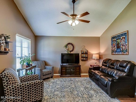 5th image of 4203 Blackstone Dr