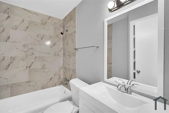 3450 Silverhill Dr — Photo 9