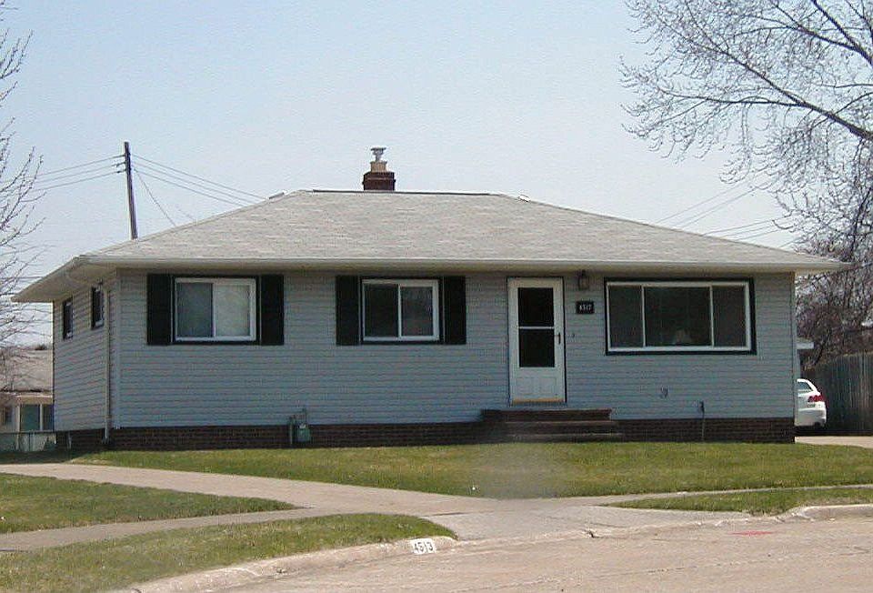 1st image of 4517 Holiday Cir
