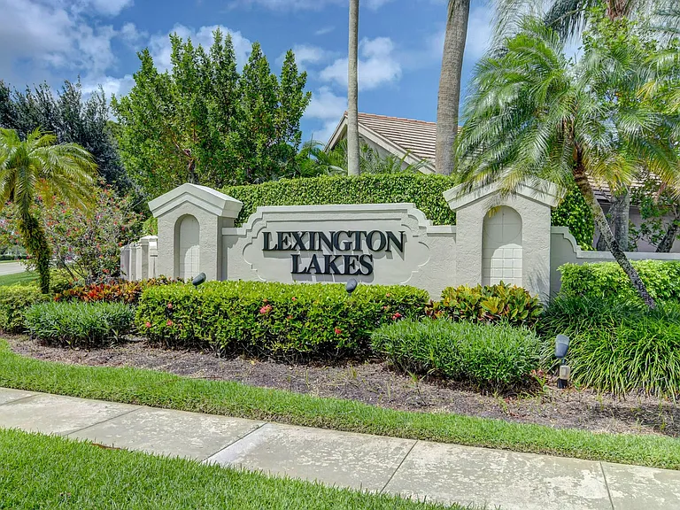10201 Lexington Lakes Blvd N — Photo 39
