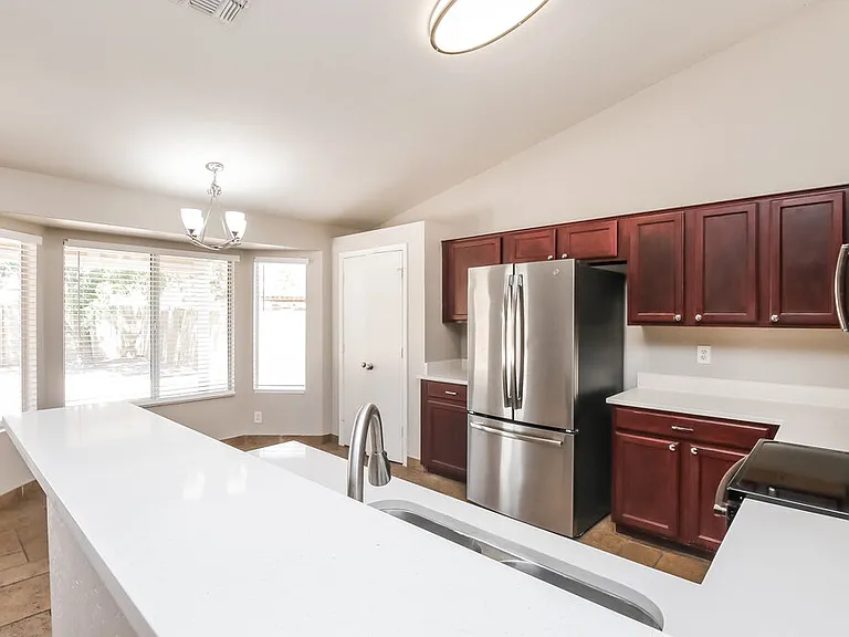 1042 S Canal Dr — Photo 8