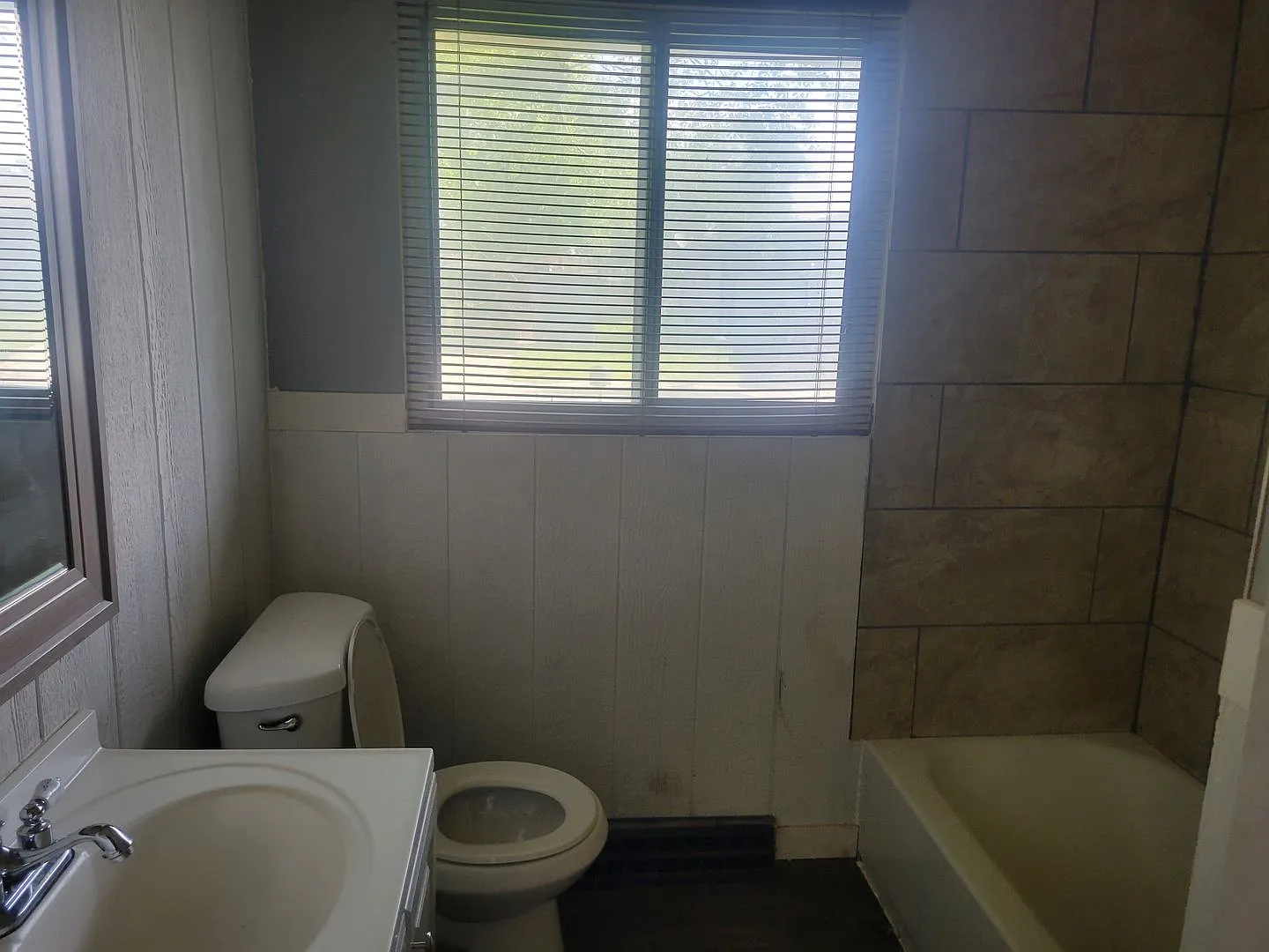 Cute 2 bedroom! — Photo 4