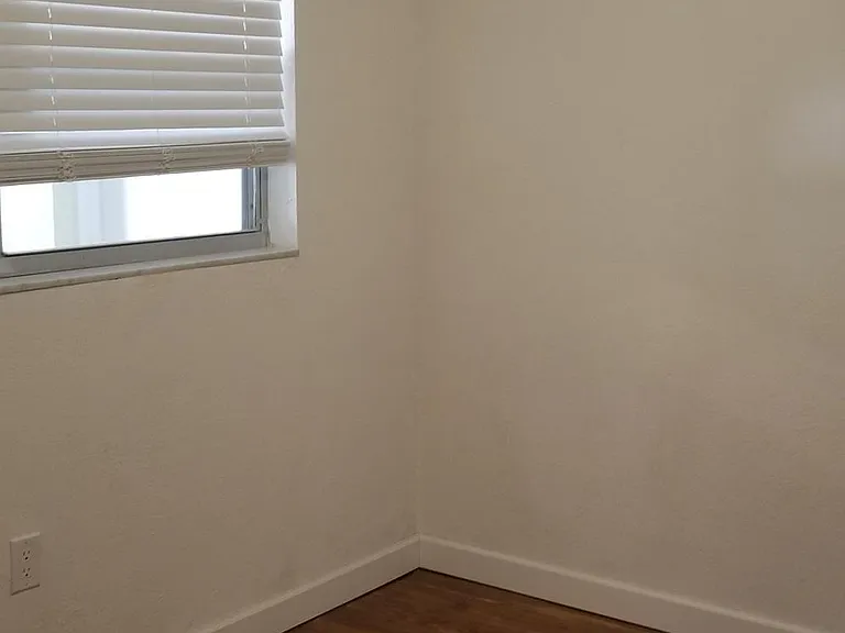 1259 New York Ave #3 — Photo 3