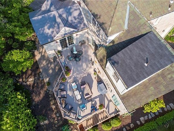 2nd image of 214 Vernon Dr