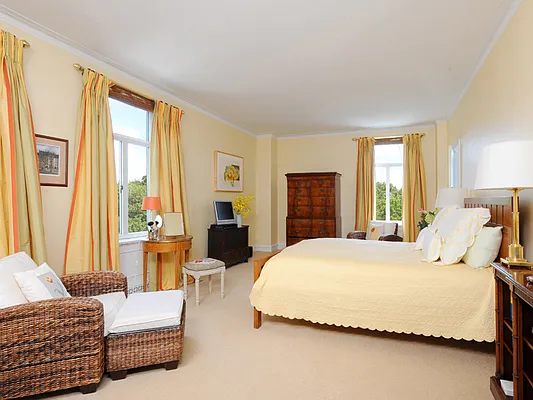 Sold by Sotheby's International Realty | media 7