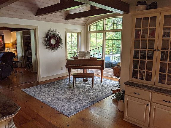 2nd image of 1031 N Fieldstone Ln