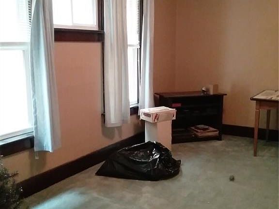 4th image of 2722 East Ave