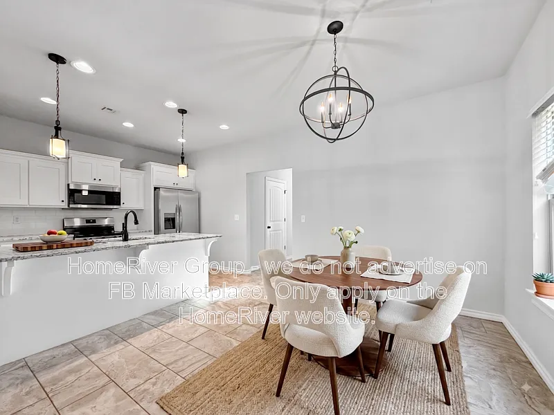 5 bed, 2.5 bath, 2142 sqft, $2,675 — Photo 3