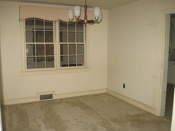 3rd image of 1118 Askin St